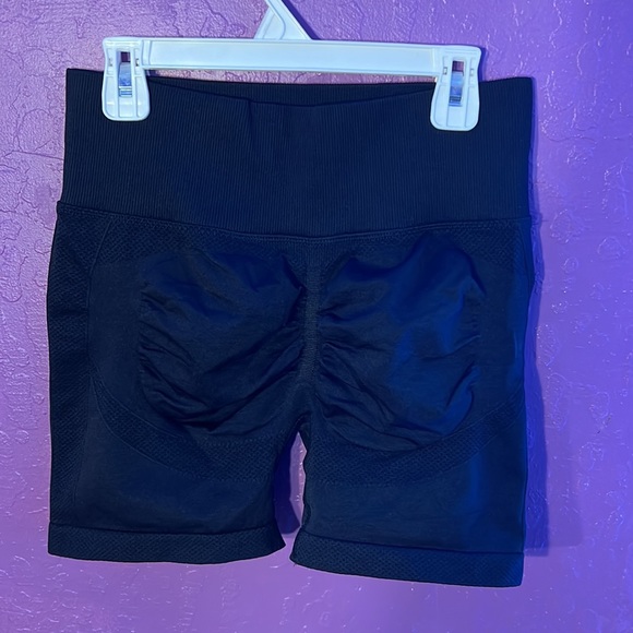 black high waisted biker shorts - Picture 2 of 3